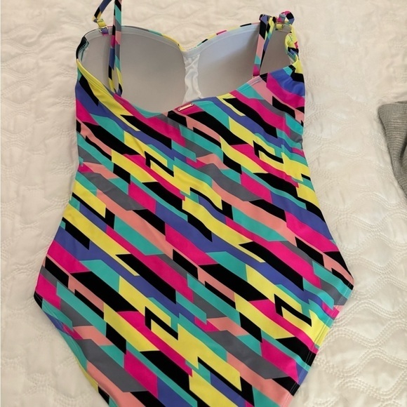 Relleciga Colorful Geometric print Rutched One Piece Swim Suit. NWOT. Size L - Picture 4 of 10